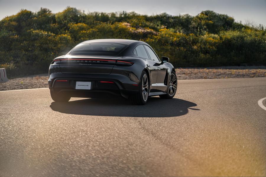  Porsche Taycan 4S 2020 года  (NA) (фото 9 из 29)